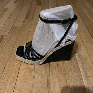 NEVER WORN - Marc Fisher Henya Wedge Sandals